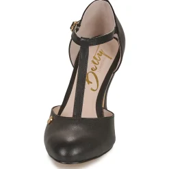 Betty London - ESTELLE