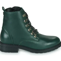 Betty London - GALACTICA