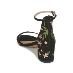 Betty London - INNUMUTU