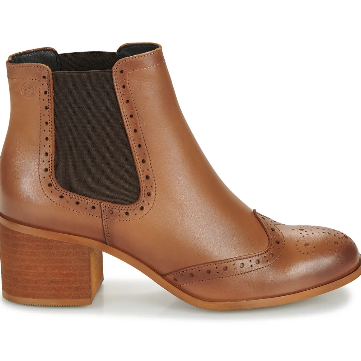 Betty London - LARISSA