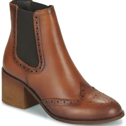 Betty London - LARISSA