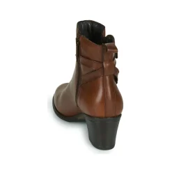 Betty London - LEONA