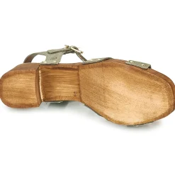 Betty London - LOLLA