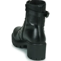 Betty London - MANOUE