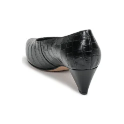 Betty London - NOMANIS