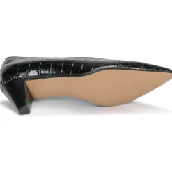 Betty London - NOMANIS