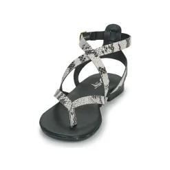 Betty London - OPALACE