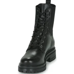 Betty London - PALATANE