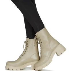 Betty London - POLLINA