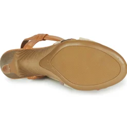 Betty London - POULOI