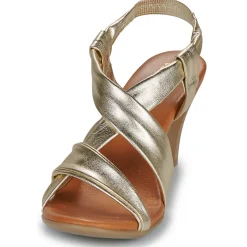 Betty London - POULOI