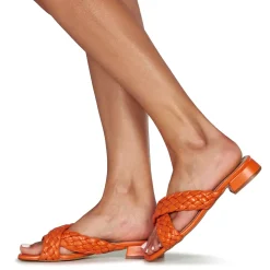 Betty London - RACHEL