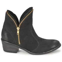 Casual Attitude - CALIEL