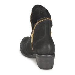 Casual Attitude - CALIEL