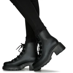 Melissa - MELISSA COSMO BOOT AD